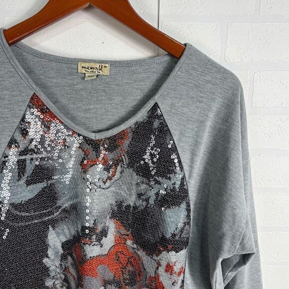 One world womens top size M Sequin Graphic - Picture 3 of 15